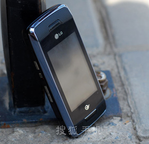 ���Ŷ���3G�ֻ� LG˫���෭��KV920����ͼ��
