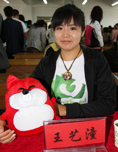 “烛光行动—2009新东方教师社会责任行”活动甘肃站培训教师：王艺潼