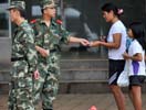 中国警察核实缅甸果敢边民身份