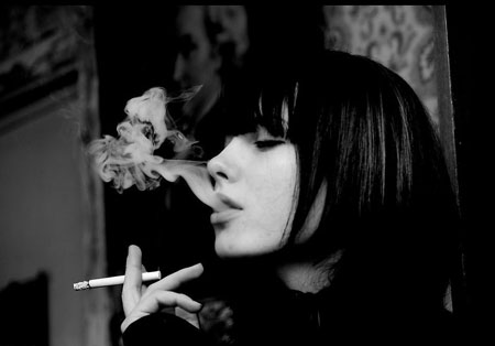 《志明与春娇》戒不掉的烟草与爱