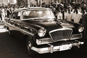 1958年8月1日，第一辆红旗牌轿车出厂。