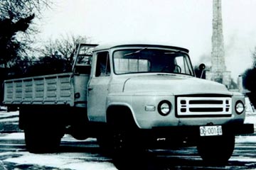 1964年一汽试制出第一辆CA140型样车，证明我国初步具备自主设计开发能力。