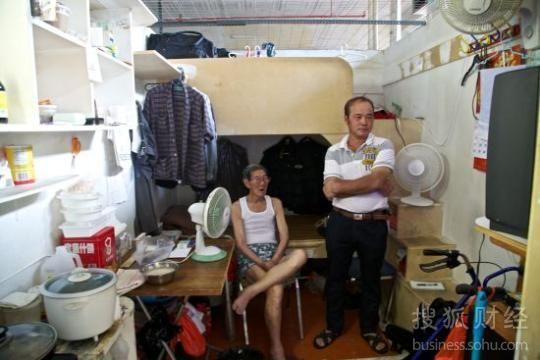 政府摆转运石图片