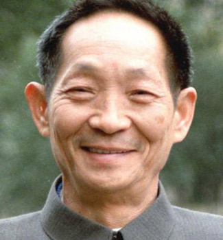 袁隆平,中国杂交水稻育种专家,中国工程院院士.