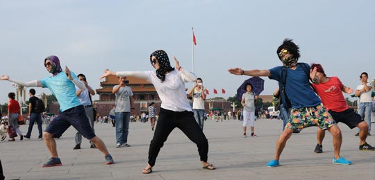韩国游客天安门广场跳广场舞