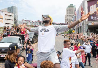 ��ʿʢ�������� ղ�ʵ�ѩ��չ�����ܻ���