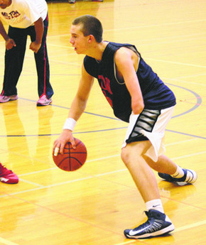 美国独臂篮球天才加盟ncaa曾单场命中7记3分